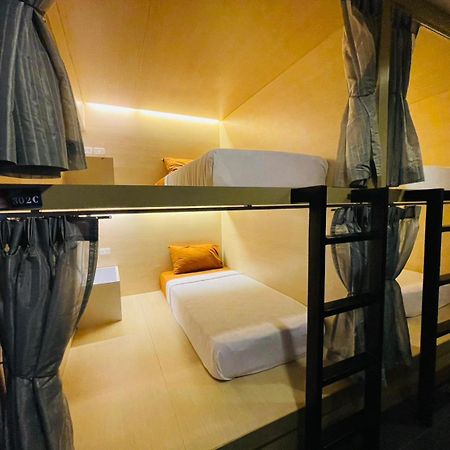 Rabbitel Phuket Vandrarhem Exteriör bild