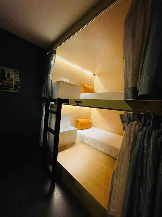 Rabbitel Phuket Vandrarhem Exteriör bild
