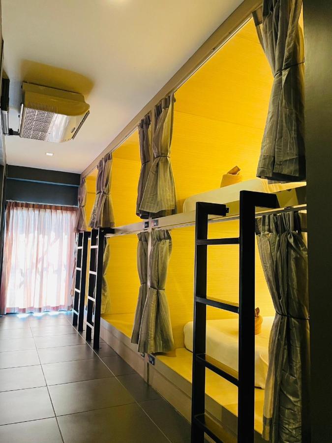 Rabbitel Phuket Vandrarhem Exteriör bild