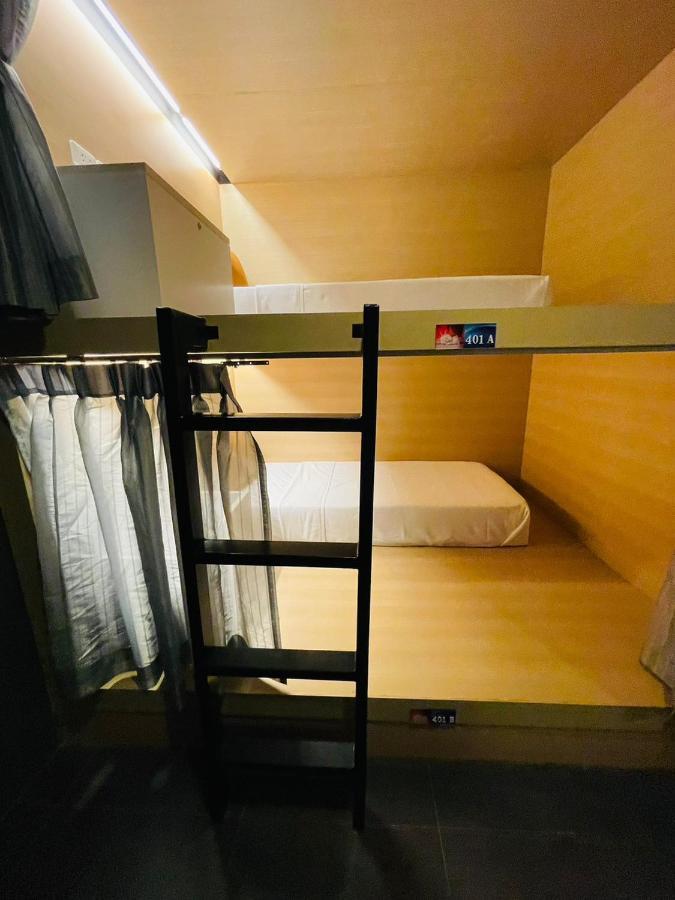 Rabbitel Phuket Vandrarhem Exteriör bild