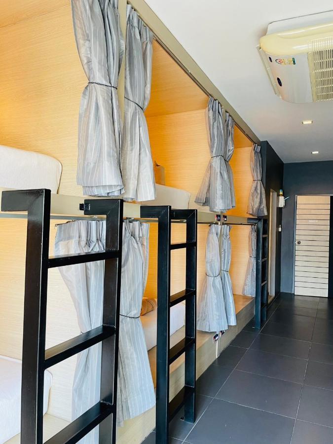 Rabbitel Phuket Vandrarhem Exteriör bild