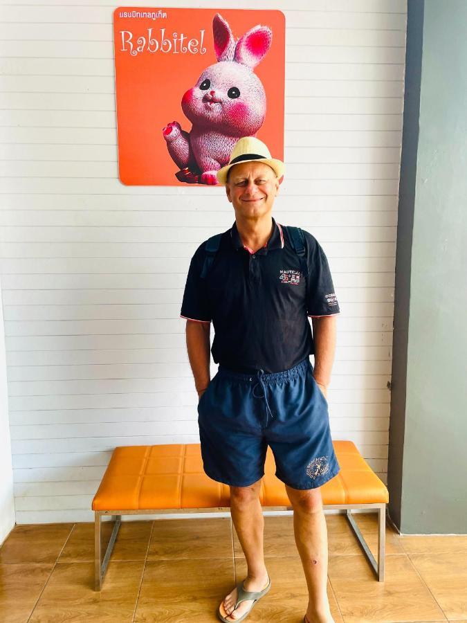 Rabbitel Phuket Vandrarhem Exteriör bild