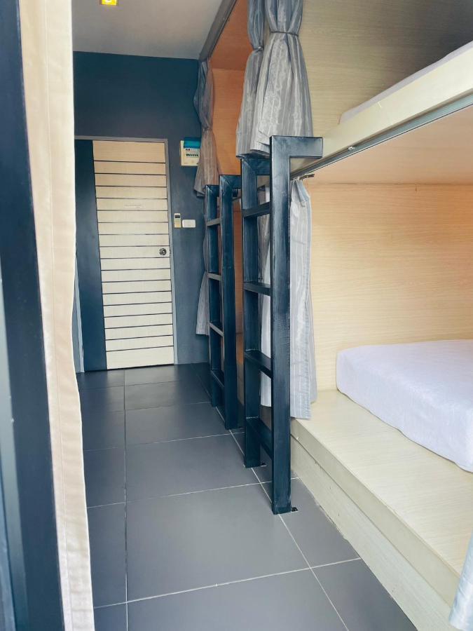 Rabbitel Phuket Vandrarhem Exteriör bild