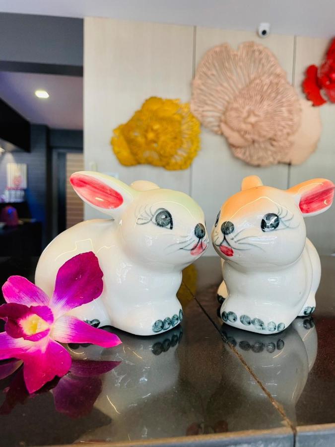Rabbitel Phuket Vandrarhem Exteriör bild