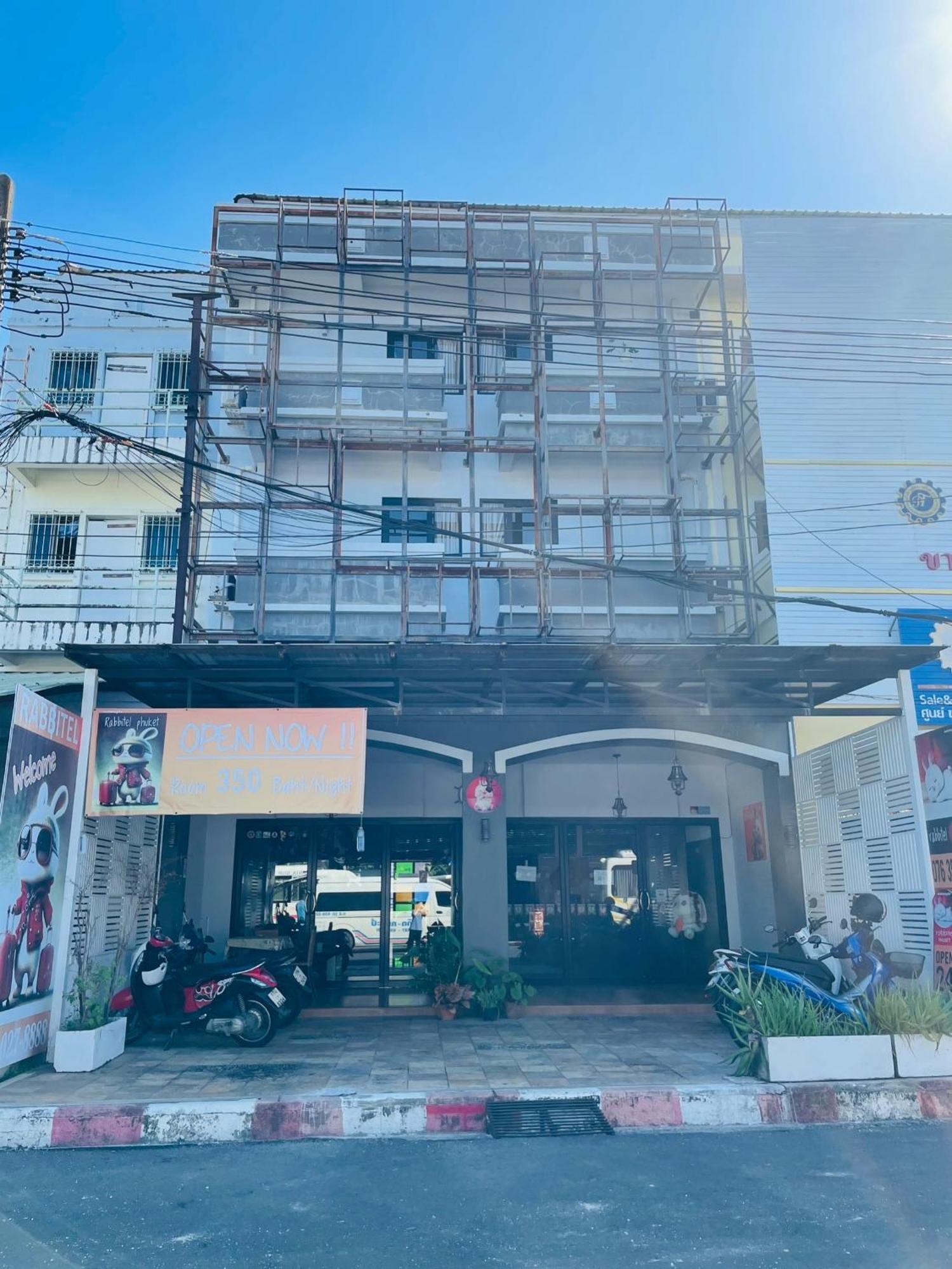Rabbitel Phuket Vandrarhem Exteriör bild